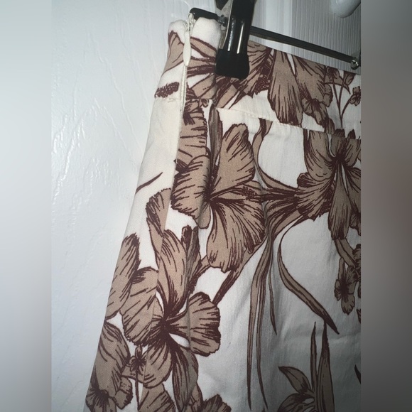 $7 GORGEOUS SKIRT. NEW WITHOUT TAGS. SIZE MED. $7 IF BUNDLED - Picture 7 of 10